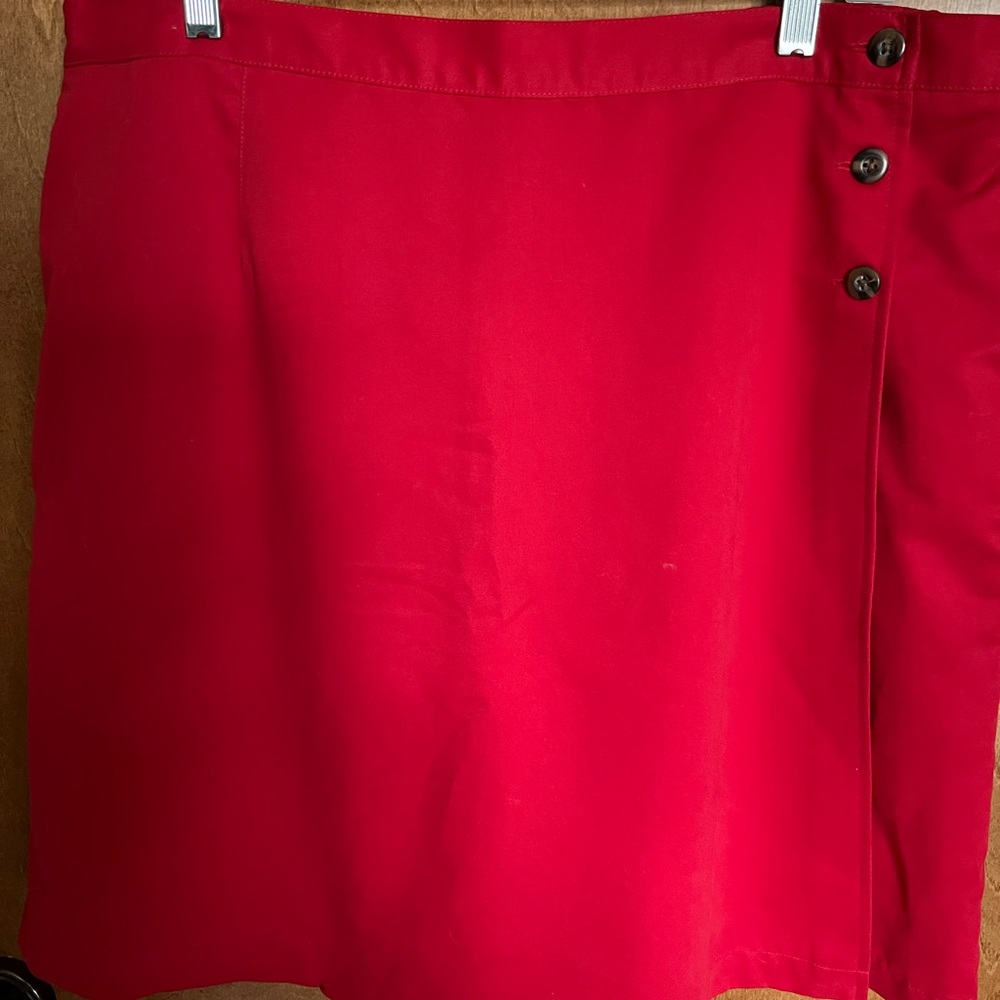 XL -New Without Tags - Elegant Red Button-Detail Skort